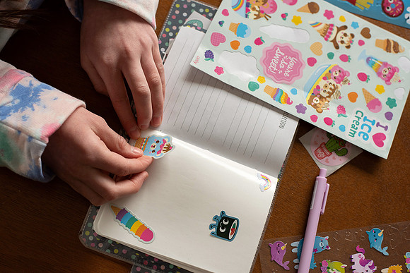 005_StickerBook